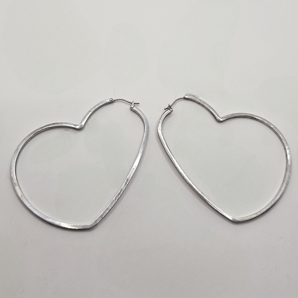 ⭐️40% Off⭐️ Steel by Design Flat Heart Hoop Earrings - Picture 1 of 5